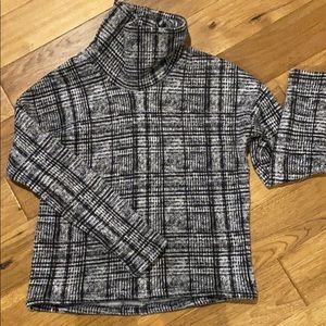Columbia turtle neck sweater